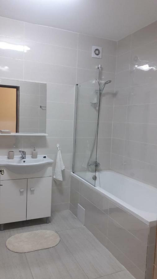 Travel Homzzz Apartments Тыргу-Муреш Экстерьер фото